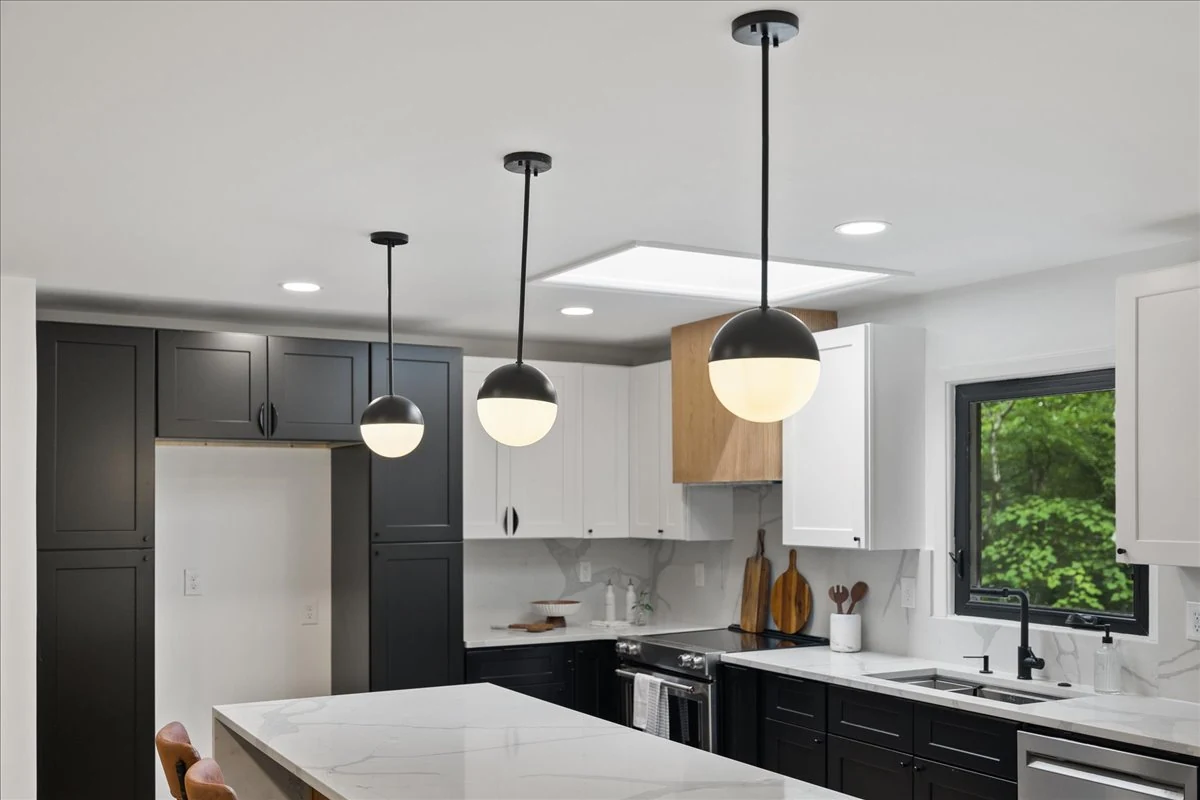 Ridgecrest: globe pendant lighting over the island