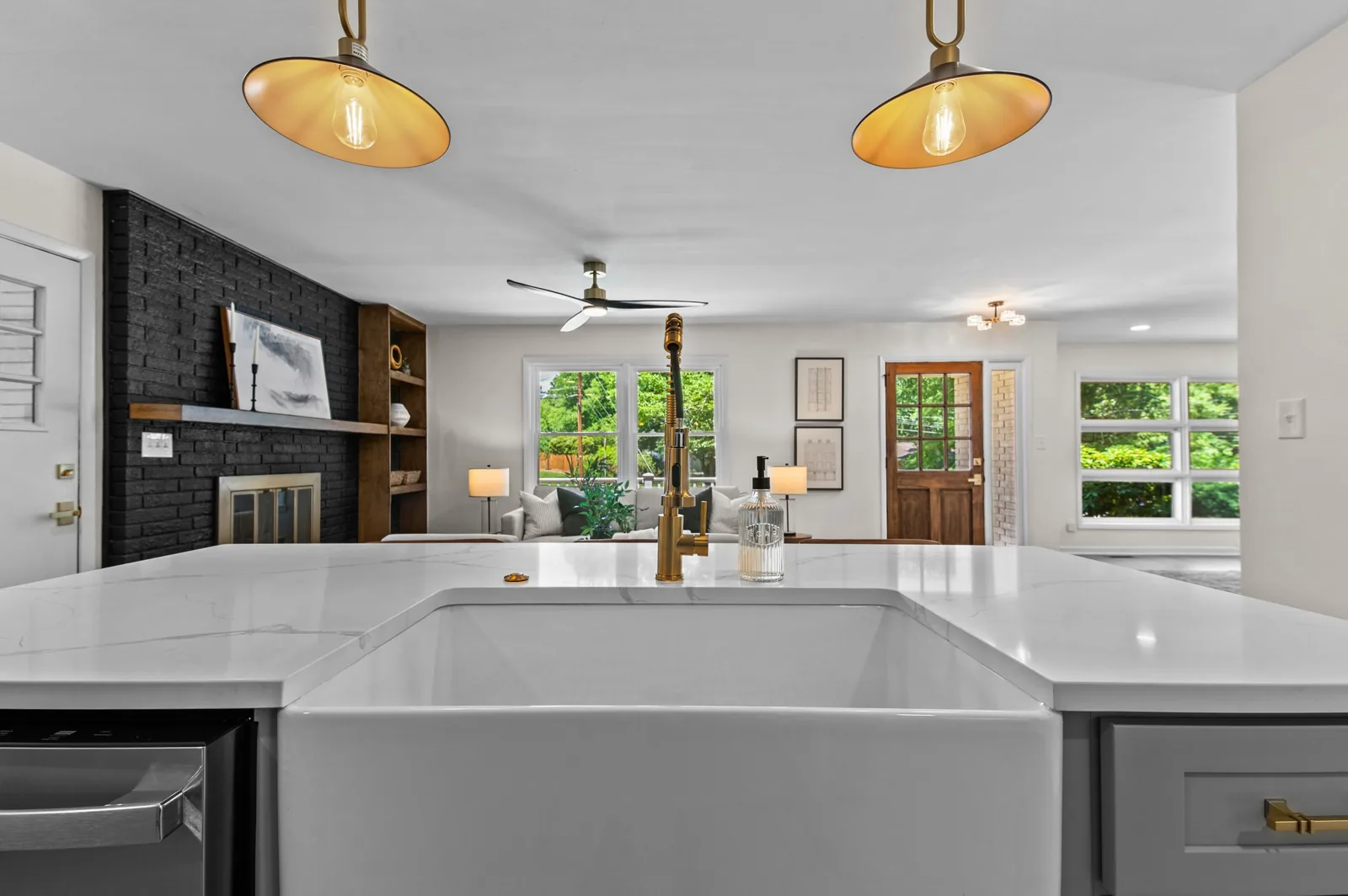 Roxanne: farmhouse sink and brass faucet