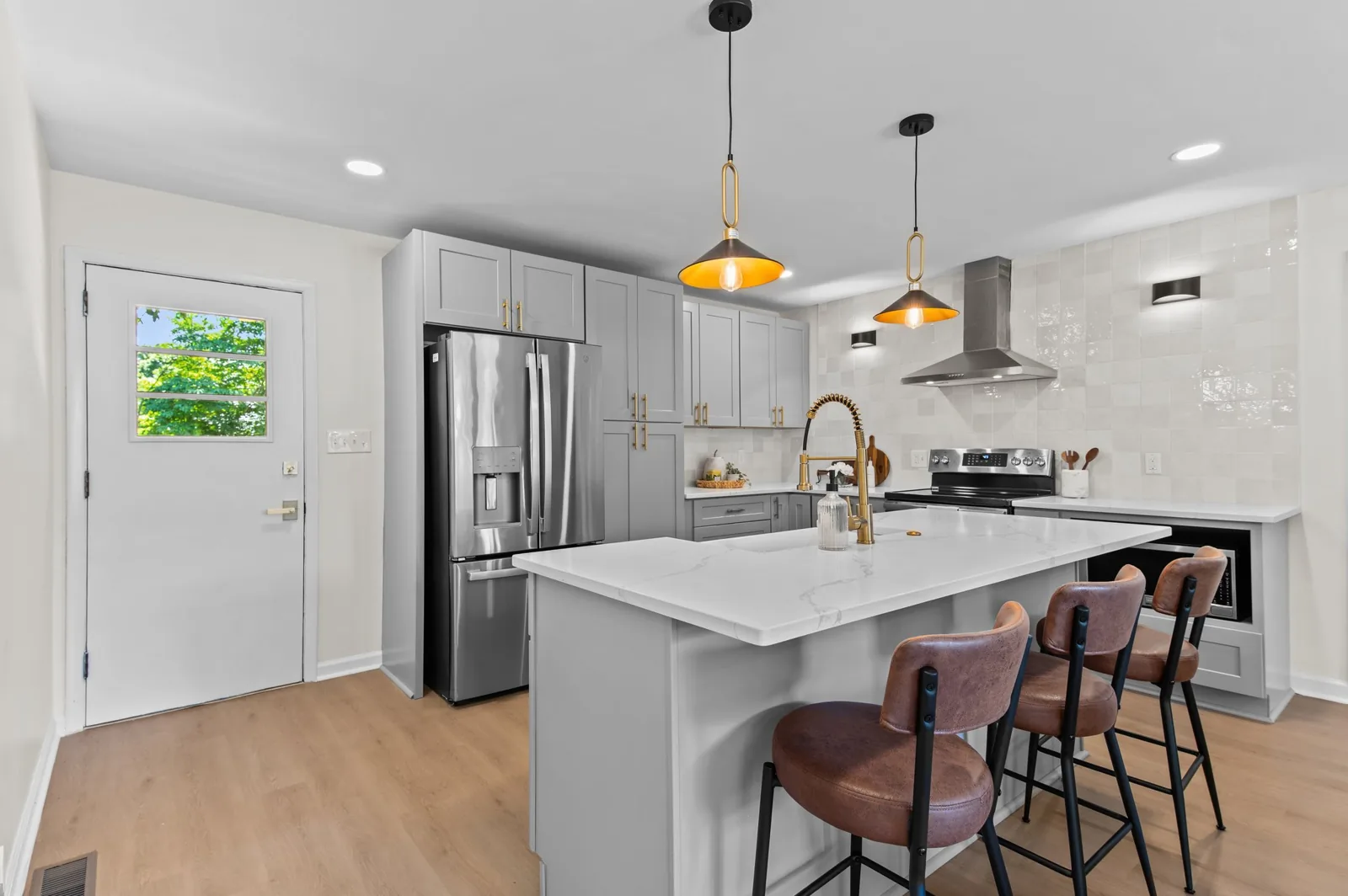 Roxanne: gray cabinetry and island seating